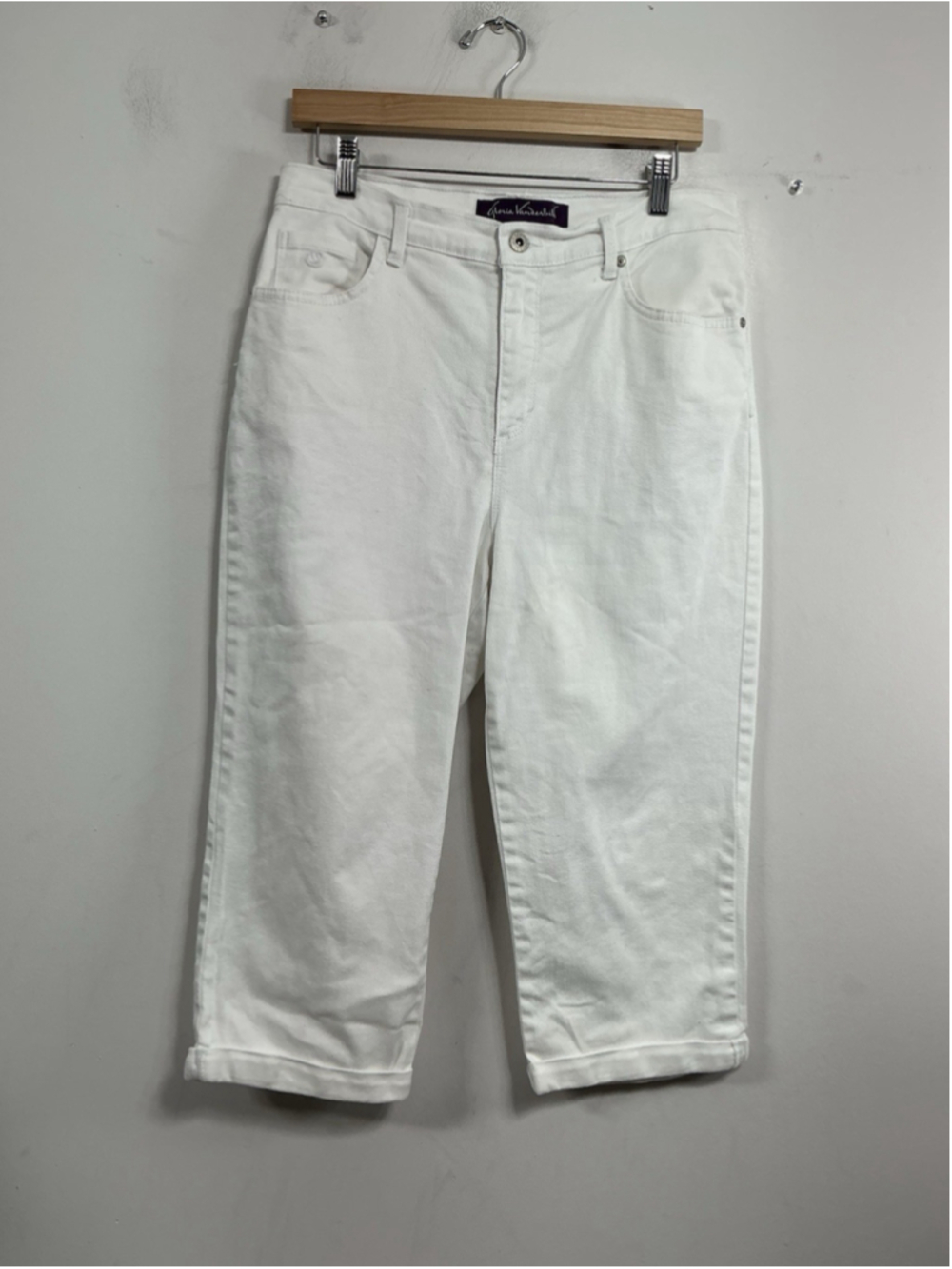 Womans Excellent Condition Gloria Vanderbilt Capri Jeans White Size 10 Cuff